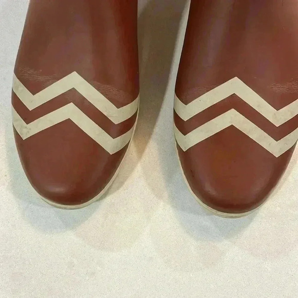 Alice & Whittles Rain Booties Caramel & Cream 9 Chevron Design on Toe Trendy Fun - Picture 3 of 11